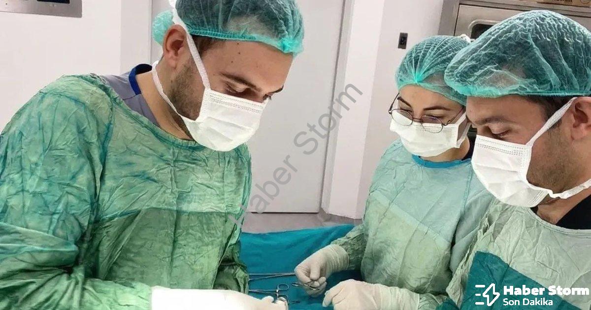 "Şuhut Devlet Hastanesi’nde Kritik Operasyon: Yama ile Fıtık Onarımı Başarısı" başlıklı haber için f